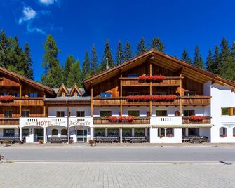 Hotel Jú Furcia - St. Vigil - Gebäude
