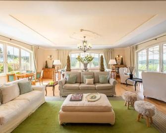 Golf Hotel Villa Bonomo - Asiago - Вітальня