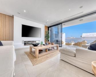 White House - Fire pit and Private pool By Lanzarote Vacation Homes - Puerto Calero - Living room