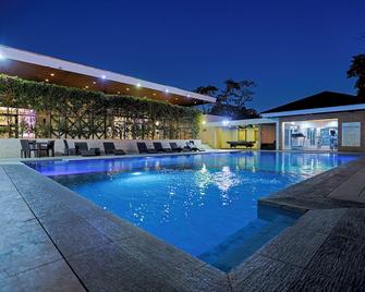 Holiday Suites Puerto Princesa - Puerto Princesa - Pool