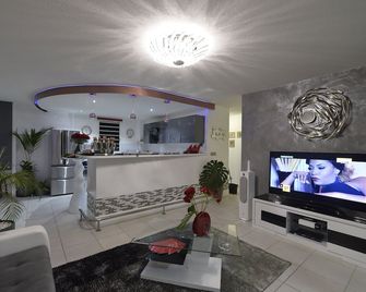 Luxury Furnished Rental - Fort-de-France - Front desk