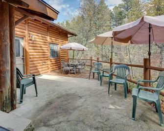 Remote Escape Sturgis Cabin on 20 Private Acres! - Sturgis - Patio