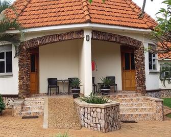 Kolping Hotel Masindi - Masindi - Patio