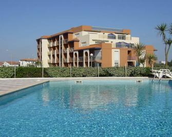 ريزيدانس مير آند جولف - آنجليه - حوض السباحة