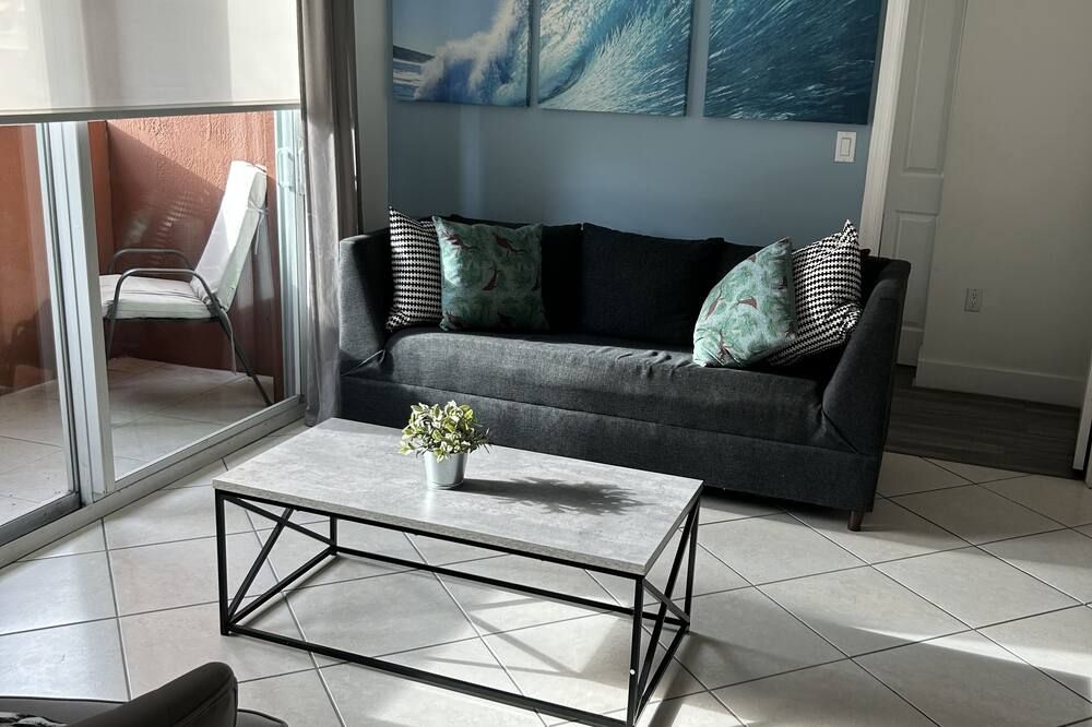 Miami Apartment by Coral Gables - Great Location! - Miami - Living room