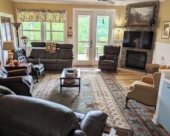 River View at Walnut Grove - Independence - Living room