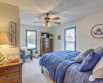 Walk To Beach Home With Pool In Vermilio - Vermilion - Bedroom