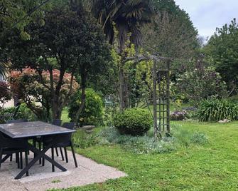 Superbe Jardin Intra-muros, à 7mn du Port - Saint-Martin-de-Ré - Patio