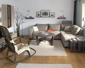 Quiet, Cozy Apartment in the Sauerland With Private Terrace - Schmallenberg - Living room