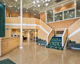 Quality Inn & Suites Middletown - Newport - Middletown - Front desk
