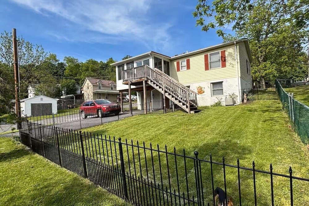 Charming, pet-friendly 2-bedroom house in Lewistown