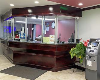 Express Inn Newport News - Newport News - Front desk