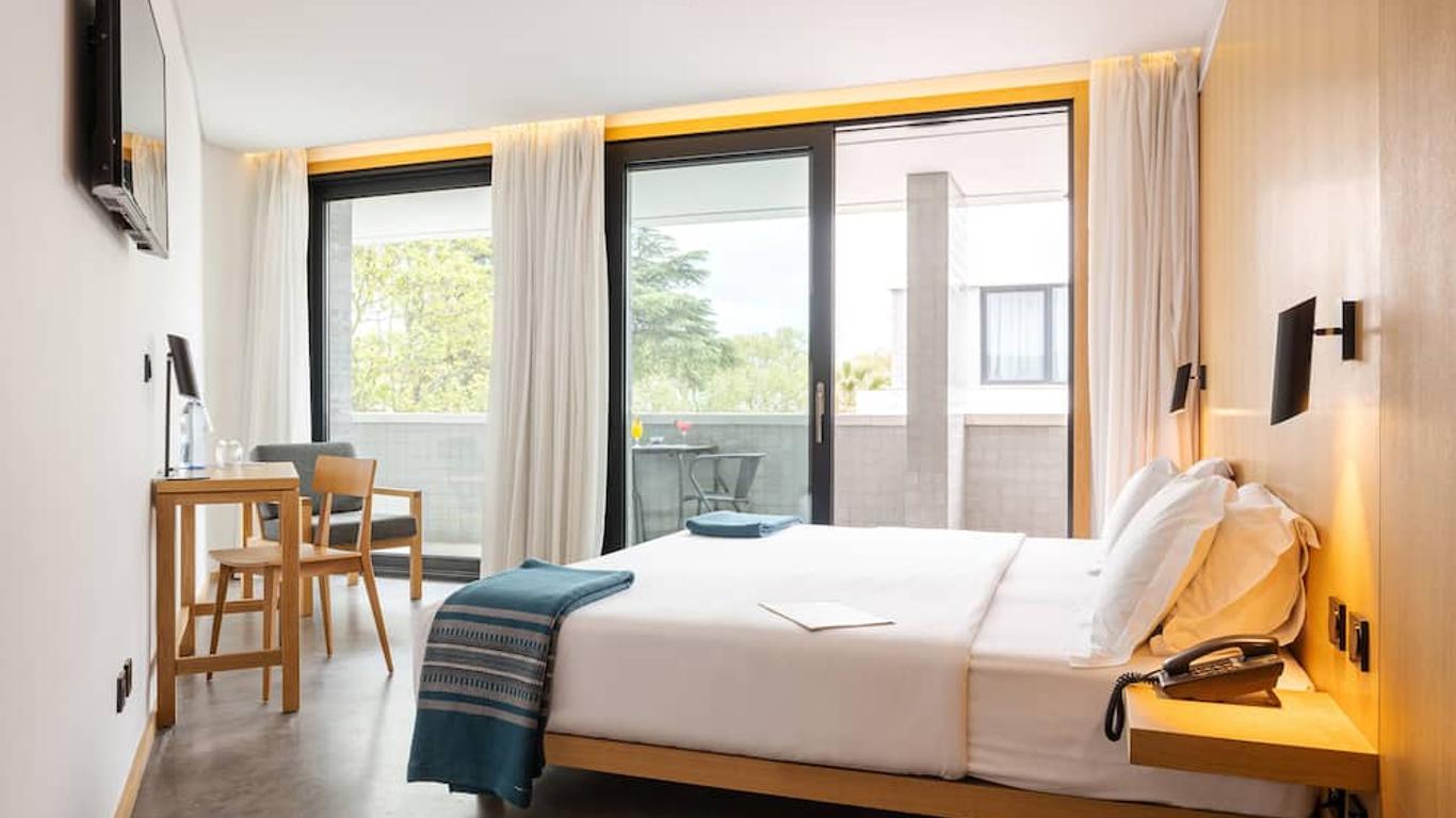 إيفورا أوليف هوتل