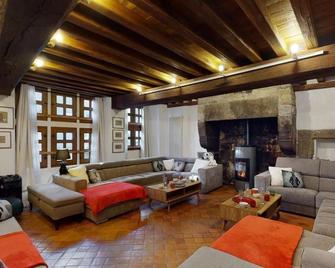 Villa et Cour Paradis 22 pers billard 20 min mer - Villedieu-les-Poêles - Salon