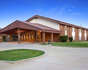 Super 8 by Wyndham Tuscola - Tuscola - Building