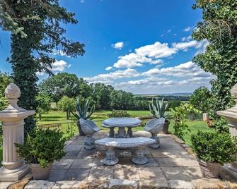 190qm Residenz im Schloss Cotta - Dohna - Innenhof