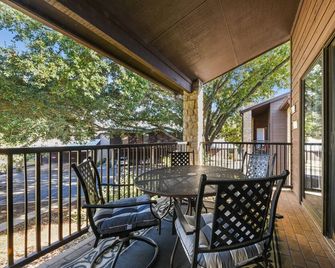Comal River Getaway at the Fluss Haus B204 - New Braunfels - Balcony