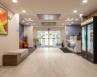 Holiday Inn Express & Suites Hampton South-Seabrook - Seabrook - Lobby