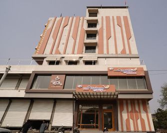 Hotel Vrindavan - Wardha - Building