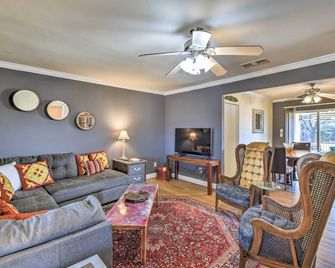 Charming Palmer Family Home on 5 Acres! - Palmer - Living room