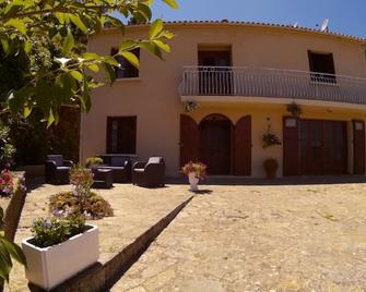 quiet in a green setting and panoramic views - Santo-Pietro-di-Venaco - Edificio