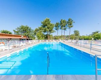 Mobile Home \'Andernos Les Bains\' with 2 Private Terraces, Balcony & Shared Pool - Andernos-les-Bains - Pool