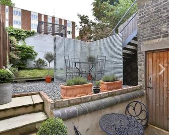 London Bright Flat+open Fireplace+garden+staycation+wfh Fast Wifi - London - Patio