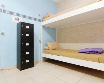 Radio Backpacker Guesthouse - Bandung - Habitación
