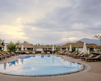 Good Time Relax Resort - Kampot - Piscina