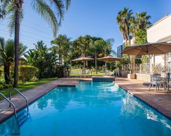 Town Lodge Mbombela - נלספרייט - בריכה