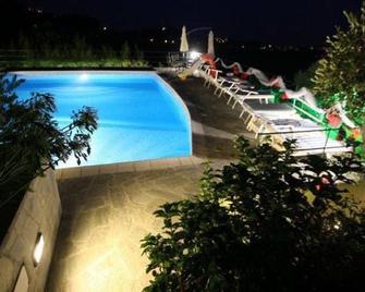 A Stone's Throw From The Sea - Lavagna - Piscina