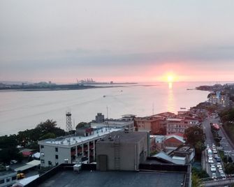 Blue River Hotel - Tamsui District - Вигляд зовні