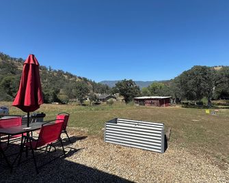 Waxberry Trailer by Kings Canyon and Sequoia National Parks - Squaw Valley (Fresno County)