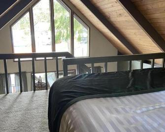 Robin Hood Village Resort - Union - Bedroom