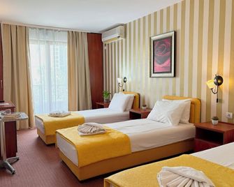 Central Hotel & Restaurant - Budva - Habitación