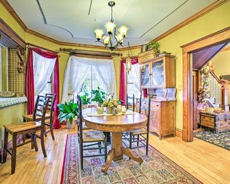 Pet-friendly Osseo Home w/ Fire Pit & Yard! - Osseo - Jídelna