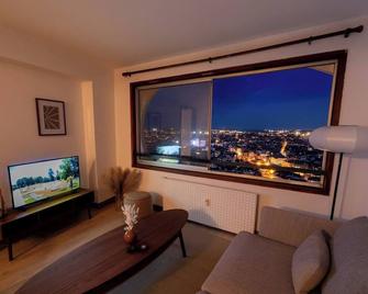 Breathtaking view - Private garage - 雷恩 - 客廳
