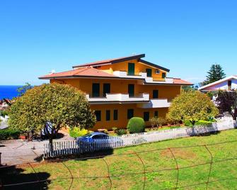 Apartment with sea view, parking space and free wi fi! (n ° 7) - Santa Domenica - Building