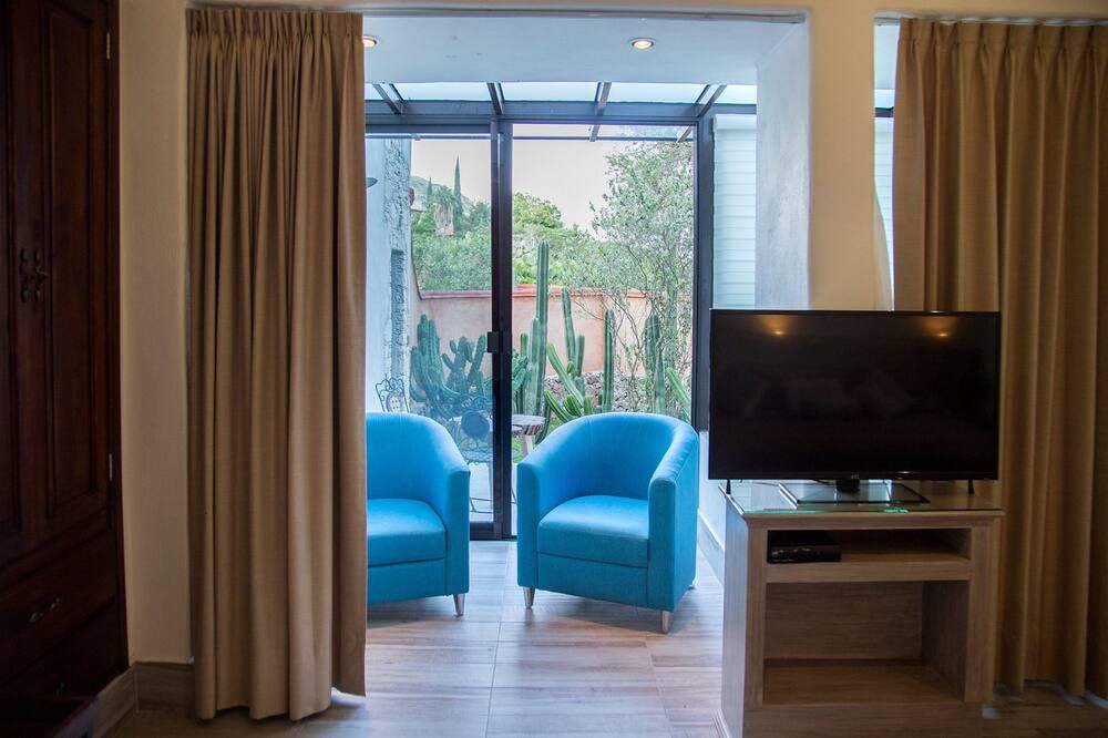 هوتل سينتيناريو لوس أروييتوس