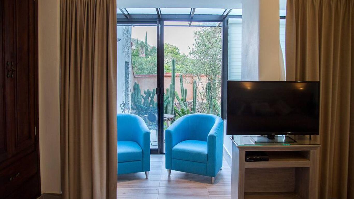 هوتل سينتيناريو لوس أروييتوس