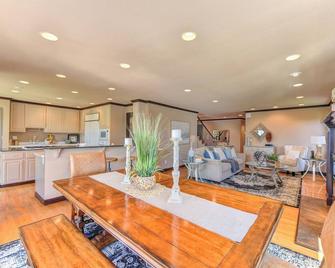 Wake up to glorious river views in private luxury, with no chore list! - Fair Oaks