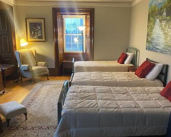 Heritage Stone House on the Rideau Canal - Merrickville - Habitación