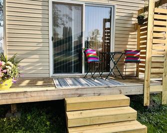 Cozy Lake Cottage - Forest Lake - Patio