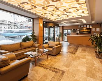 Grand Hotel Avcilar - Istanbul - Receptionist