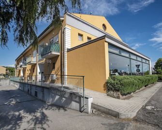 Dimora all'Angolo - moderno e in centro - 阿菲 - 建築