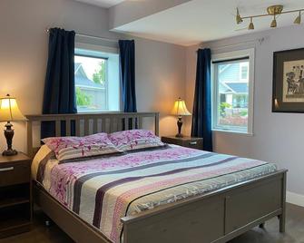Relaxing Lakeview 2 bedroom entire suite - Kelowna - Bedroom