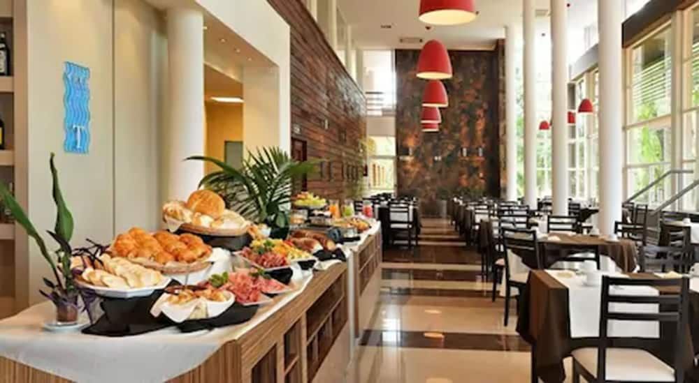 Gran Hotel Tourbillon & Lodge - פוארטו איגואזו - בופה