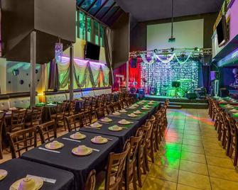 Ramada Plaza by Wyndham Garden Grove/Anaheim South - Garden Grove - Restaurace