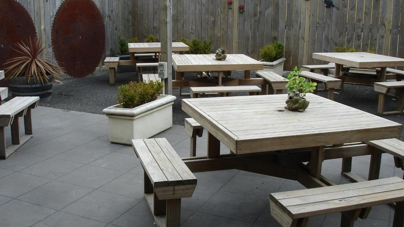 Horse And Jockey Inn