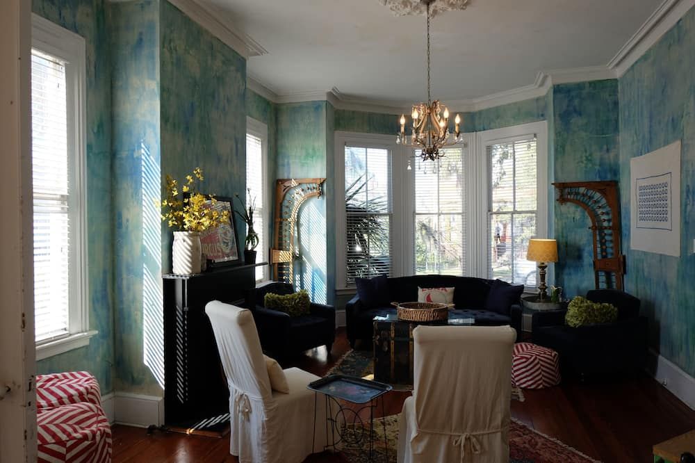 'The Stella' Vintage Fun & Artsy Victorian w/ Parking Family & Friends Getaway - Savannah - Lounge